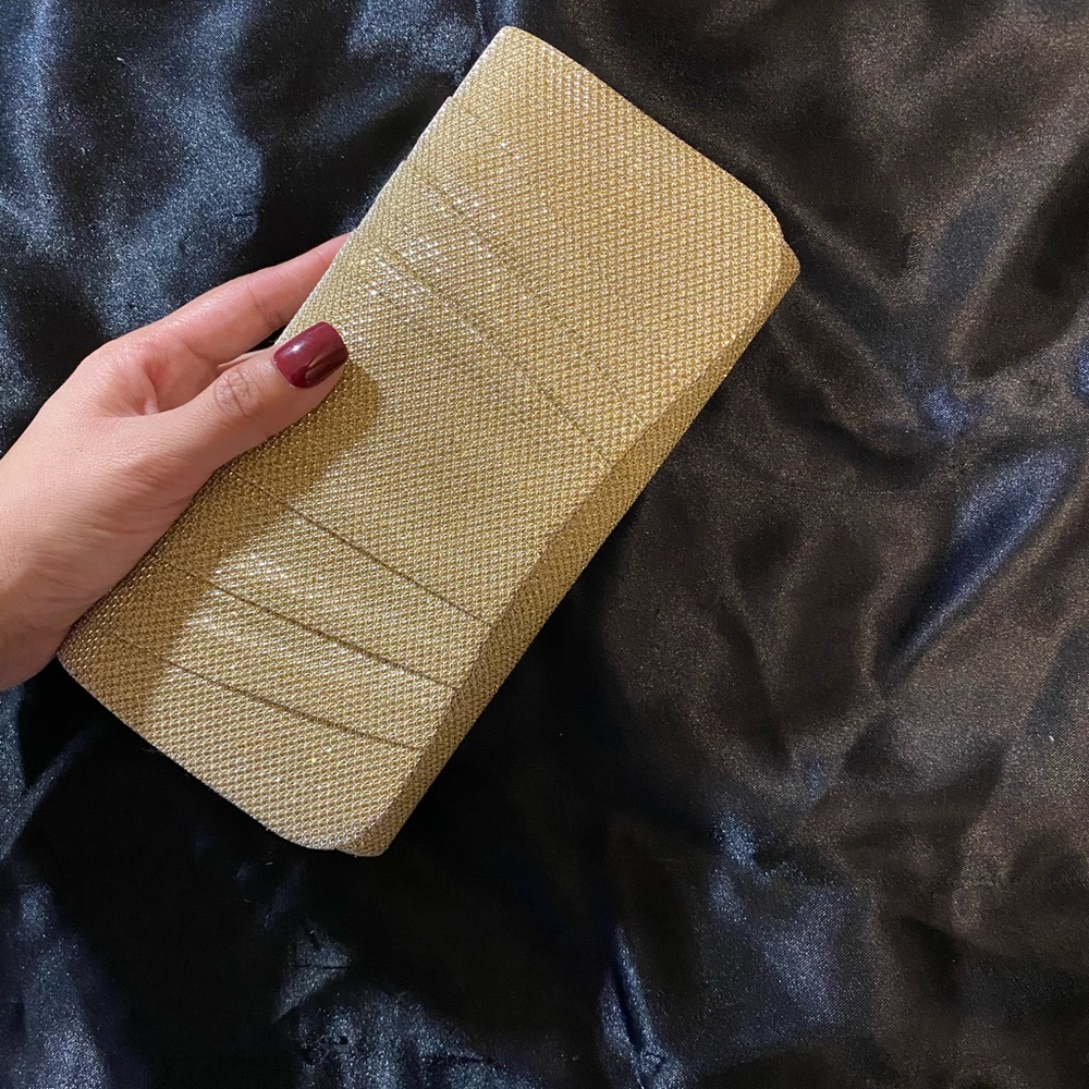 3 for $15 🎊 Gold sparkly clutch